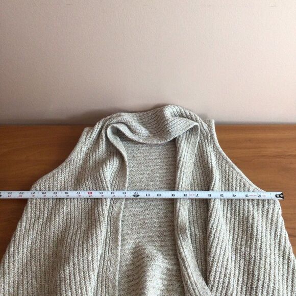 Women’s Old Navy Cream Sleeveless Drape Front Cardigan Size Medium - Picture 5 of 6